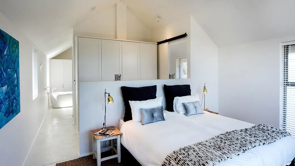 Villa Willow Beach House - With Backup Power Noordhoek
